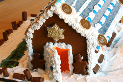 Chanukah Gingerbread House (1)